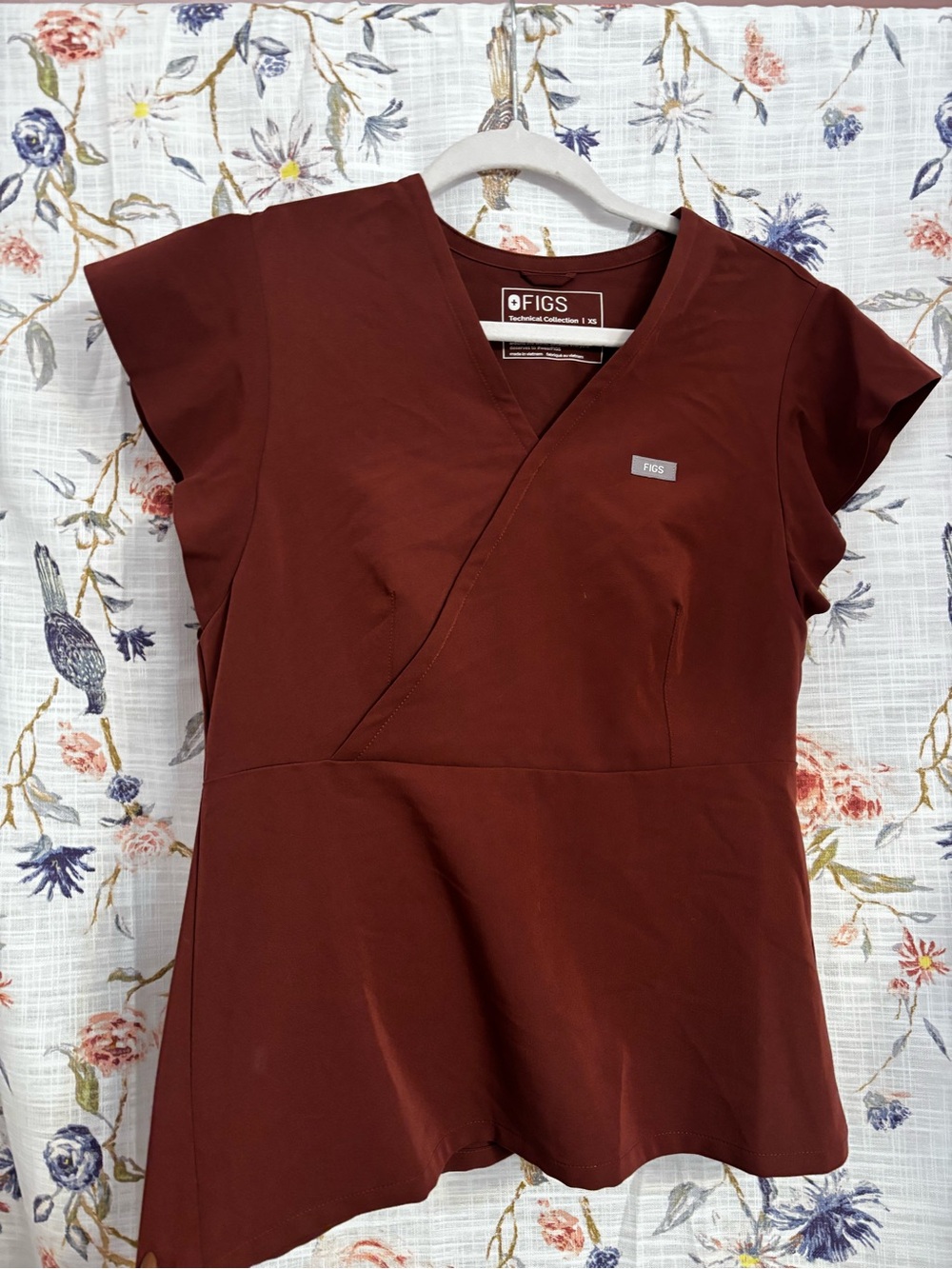 Figs Eveleigh Slim Peplum Scrub Top in walnut size XS